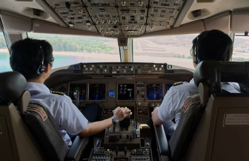 What are the Requirements to Become a Pilot?